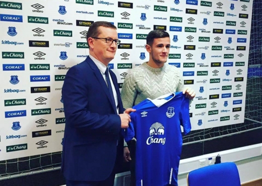 Zyrtare: Shqiptari Tarashaj tek Everton