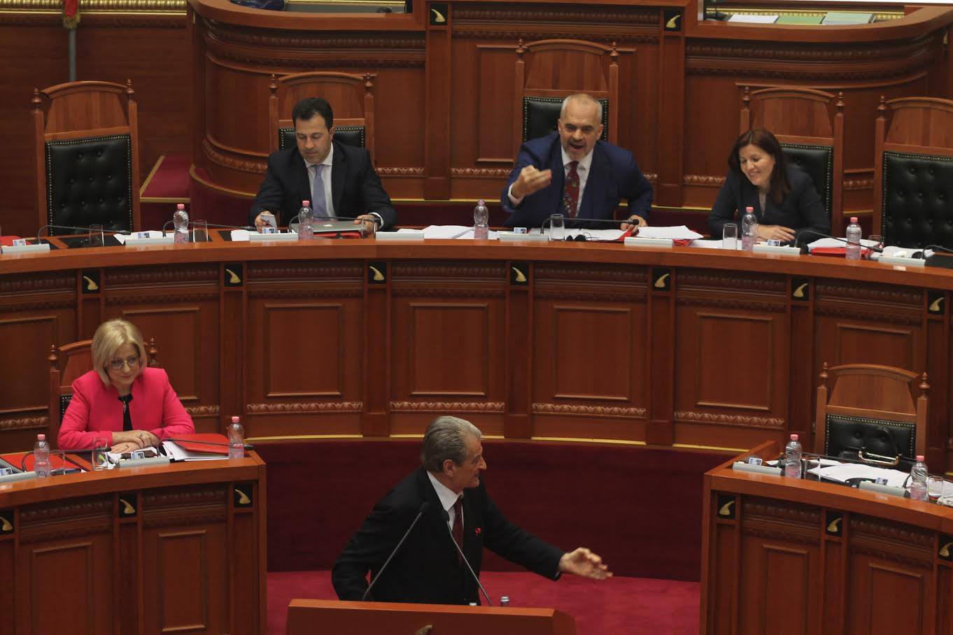 Berisha: Rama psikopat! Fshehu motivin e vërtetë të vizitës së Kerrit