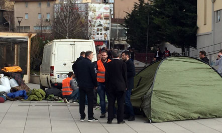 Zgjedhja e Presidentit, opozita ngre çadra: Protestë ditë-natë para Qeverisë