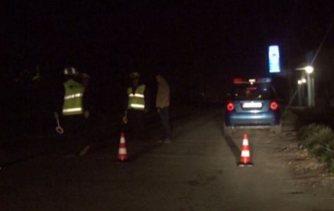 Korçë, furgoni del nga rruga, një person vdes dhe një tjetër plagoset
