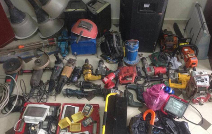 Kavajë, vidhnin shtëpitë e emigrantëve, arrestohen katër hajdutët