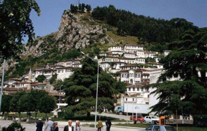 Berat, kryeministri Rama: Forcim të masave ndaj dëmtimit të mjedisit (video)