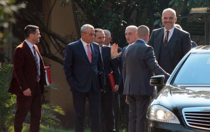 Tiranë, takimi i krerëve të mazhorancës për drejtësinë dhe ekonominë