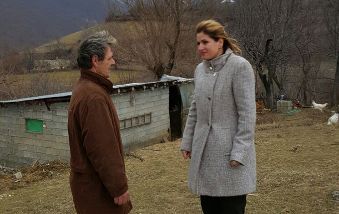 PD, deputetja Hajdarmataj bën thirrje për ndihmë për familjet e varfëra në Tropojë (video)