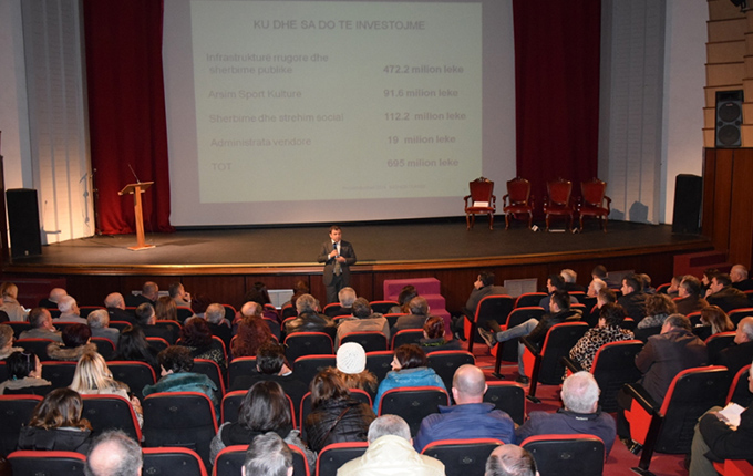 Durrës, projektbuxheti i vitit 2016 diskutohet me komunitetin dhe grupet e interesit