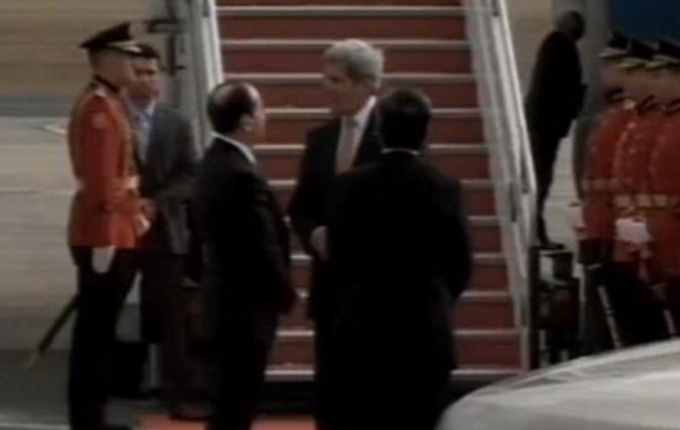 Tiranë, sekretari Kerry zbret në Rinas, pritet nga presidenti Nishani