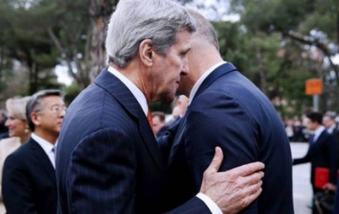 Voice of America zbardh vizitën e sekretarit Kerry, Tirana pranon edhe 2000 opozitarë iranianë