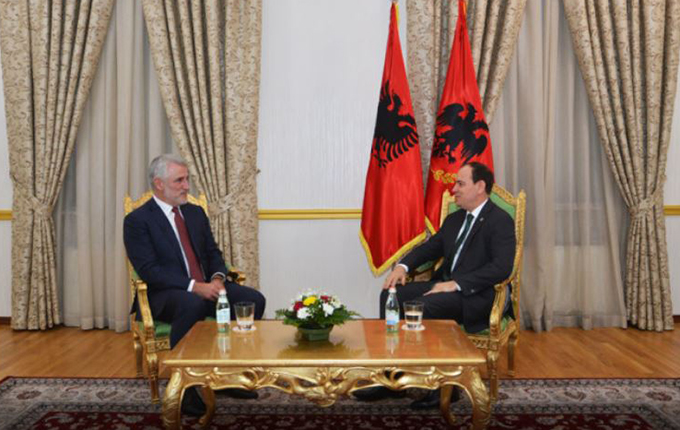 Tiranë, presidenti Nishani: Marrëveshja e Ohrit, kusht për të drejtat e shqiptarëve në Maqedoni