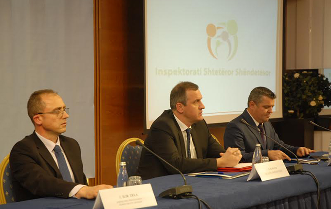 Tiranë, ministri Beqaj: Zbatim të ligjit kundër duhanit ose pushim nga puna