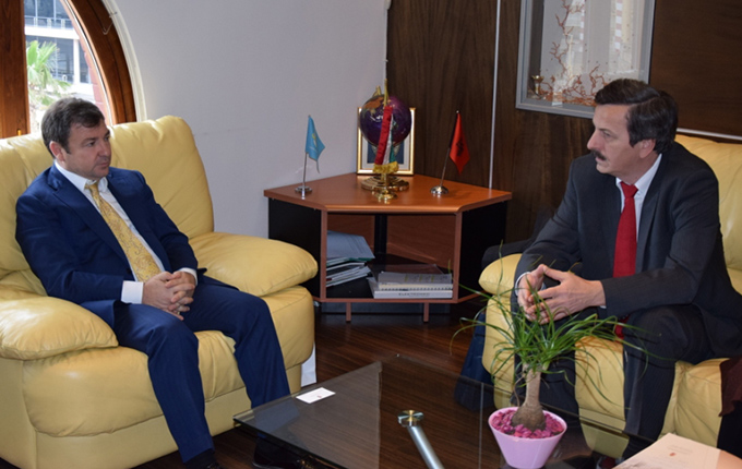 Durrës, kryebashkiaku Dako dhe ambasadori hungarez Heizer, nxitje shkëmbimeve ekonomike (video)