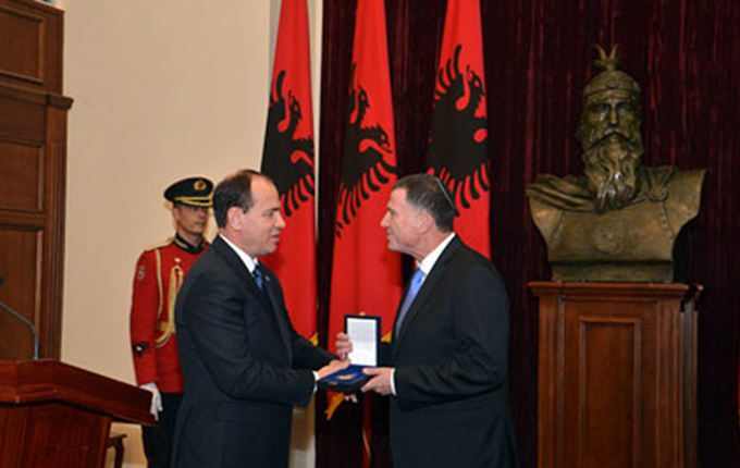 Tiranë, presidenti Nishani nderon kryetarin e parlamentit izraelit