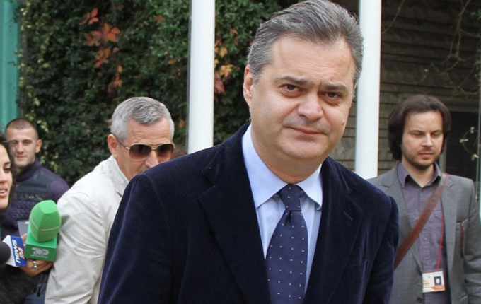 Tiranë, socialisti Blushi nuk ndalet: Qeverisja e keqe po zvogëlon Shqipërinë