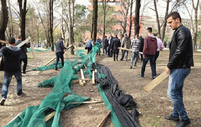 Tiranë, protesta kundër parkut të lojërave tek Liqeni Artificial, përplasen me policinë