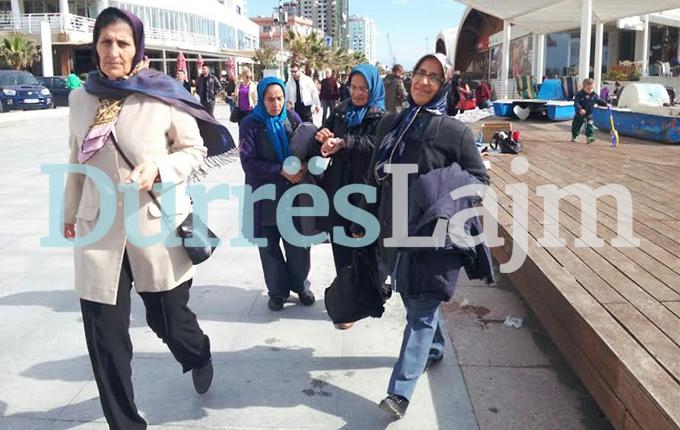 Durrës, muxhahedinët iranianë ‘pushtojnë’ bregdetin (foto & video)