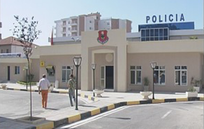 Vlorë, djali godet babanë me thikë