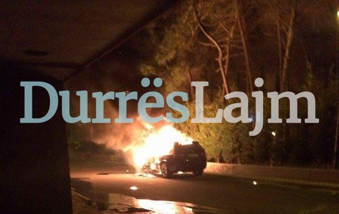 Durrës, merr flakë automjeti i një pushuesi kosovar, nuk ka dëme në njerëz