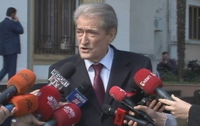 PD, Berisha mendon të lërë mandatin e deputetit