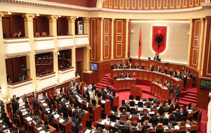 Kuvend, votohen ministrat e rinj, mazhoranca humbet vota