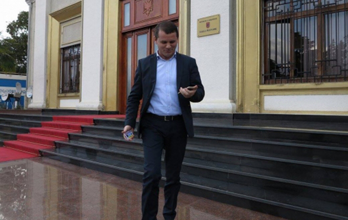 Kuvend, reagon Prenga kundër Blushit: Të dija mik!