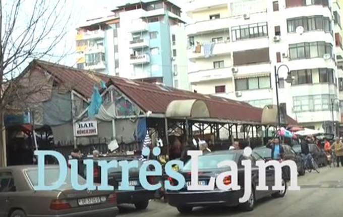 Durrës, luleshtrydhja e Myzeqesë zapton tregun, fermerët vendas ‘flejnë gjumë’ (video)