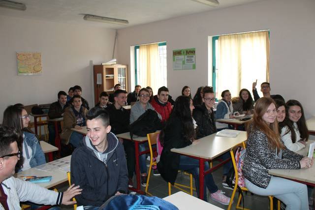 Jeta osh qef, por shkolla nuk osh qef