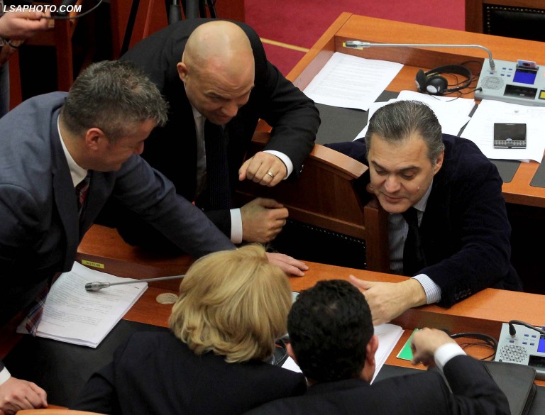 Peza sfidon Blushin: Iki nga PS nëse kërcënimi i deputetes është i vërtetë