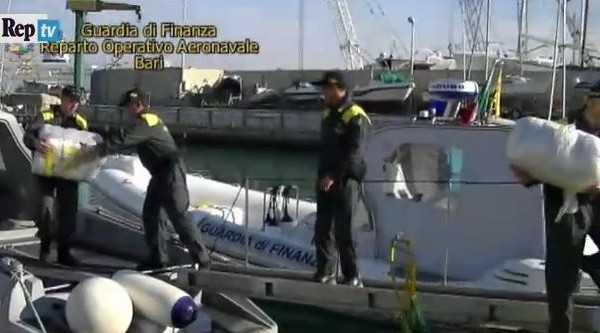 Gomonia me 5 mln euro drogë, policia: Shkëmbimi do kryhej në det