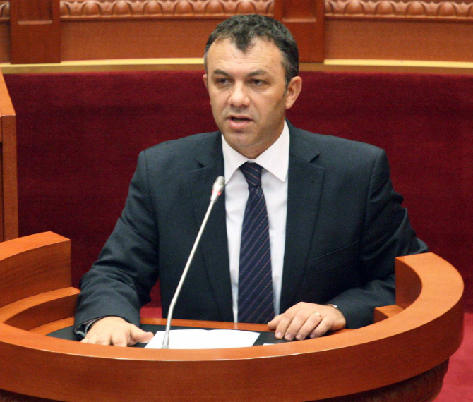 Igli Cara: Dyshja më e keqe Rama-Meta, kanë mbërthyer si oktapod ekonominë shqiptare