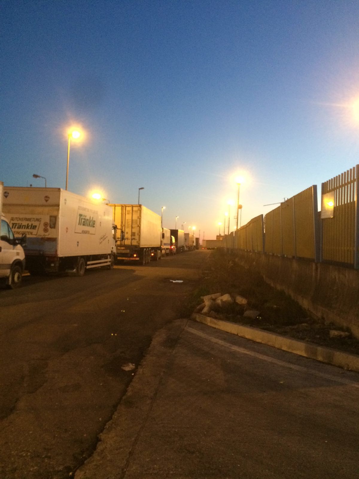 Radhë të gjata në doganën e Durrësit