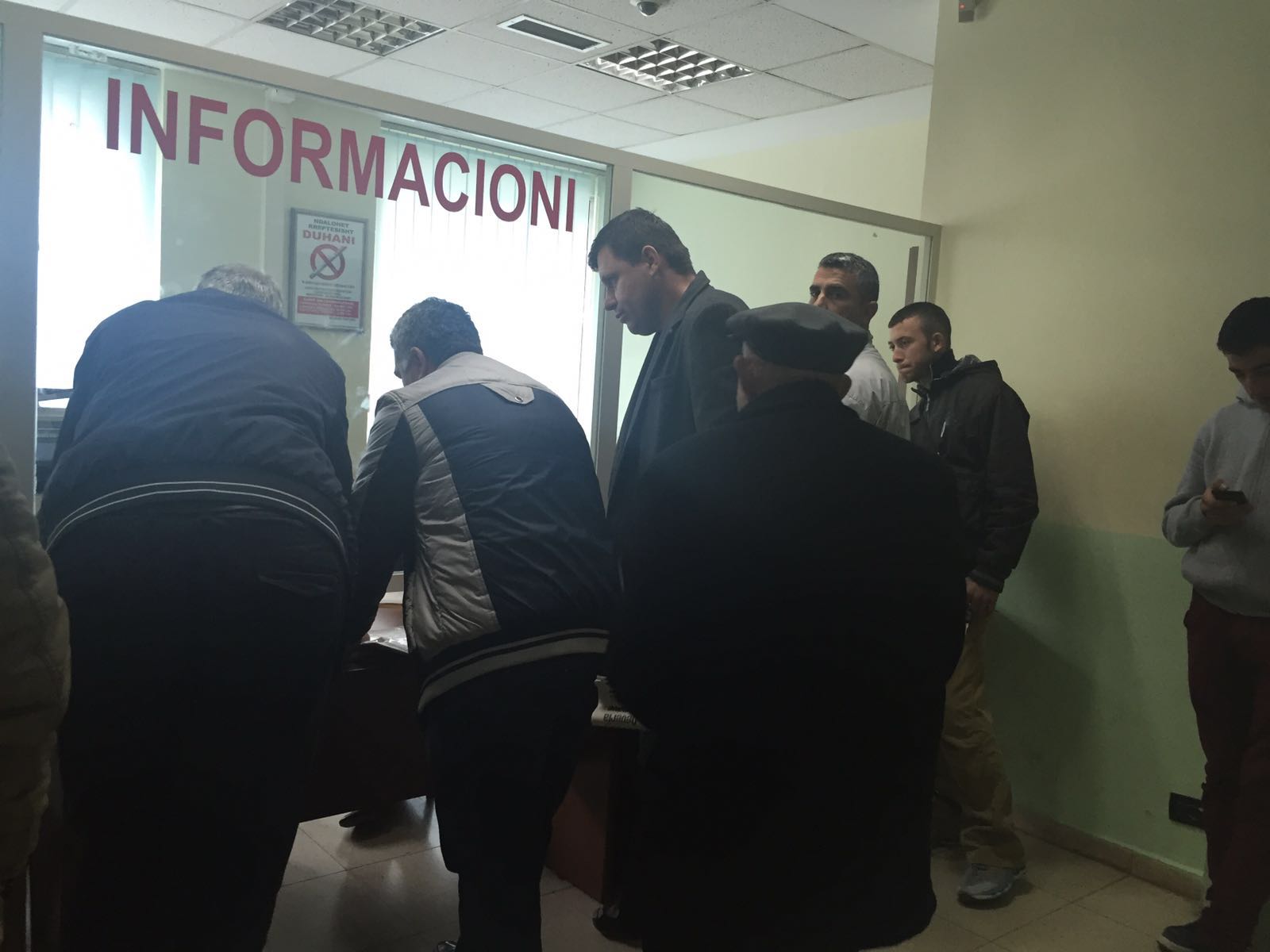 Qytetarët: Në hipotekë vijmë 50 herë e nuk mbarojmë punë, na kërkojnë lekë!