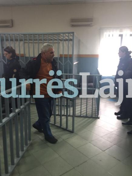 Kontrabandistët e cigareve, lirohen direkt nga salla e gjyqit dy prej të pandehurve