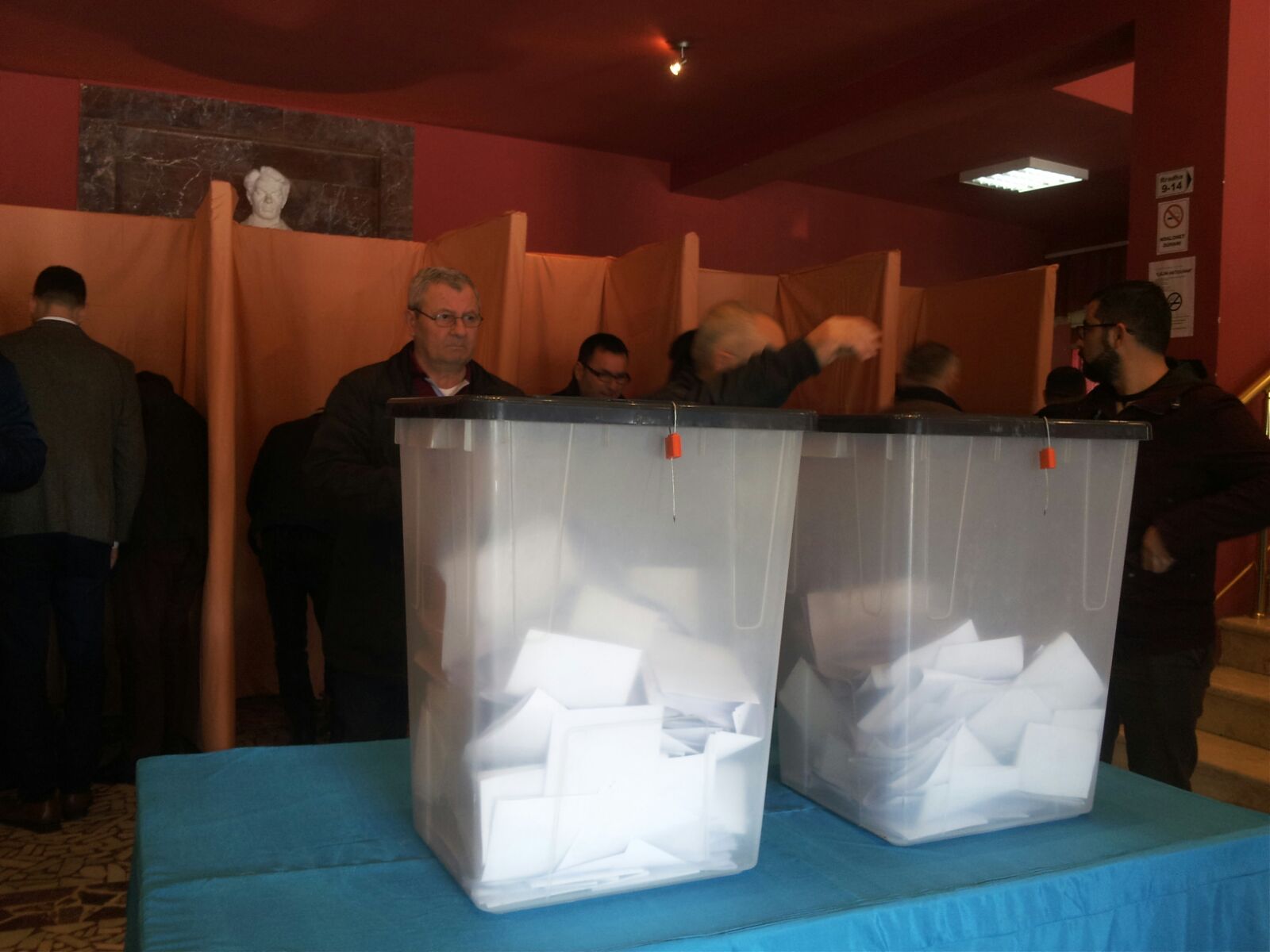 Zgjedhjet në PS, mbyllet procesi i votimit në Tiranë dhe Durrës