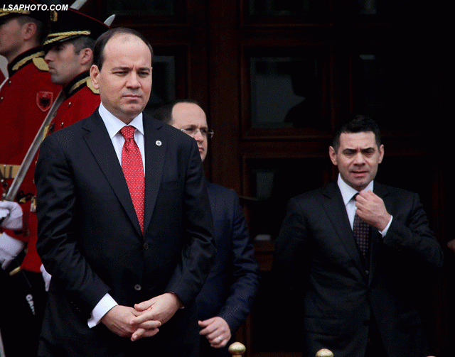 Nishani dekreton ministrat Ahmetaj dhe Ekonomi