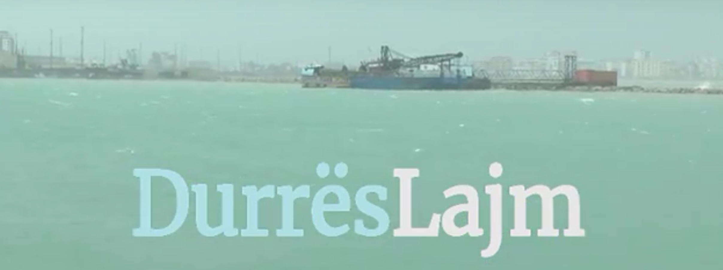 Moti me shtrëngata lidh në mol anijet e peshkimit