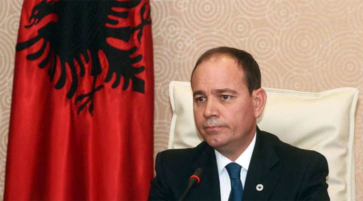 Nishani çon “pronat” në Kushtetuese, kërkon shfuqizimin e ligjit