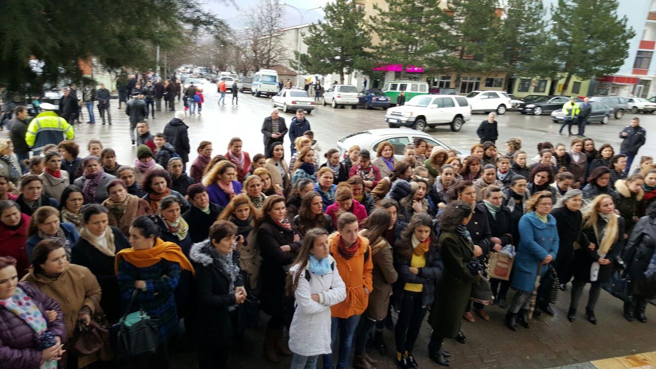 Vrasja e Elidonës, gratë dhe nënat e Tropojës në marshim proteste