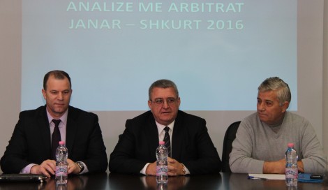 Gafat e arbitrave/ Duka mbledhje urgjente