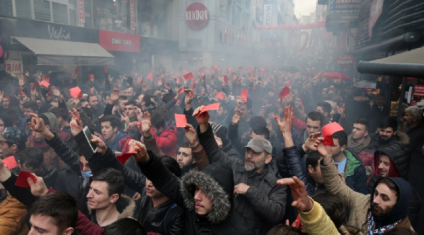 Ja si protestojnë tifozët turq