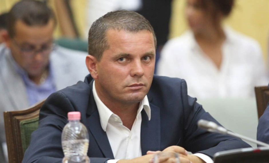 Nga burgu, Armando Prenga kthehet si deputet në Kuvend