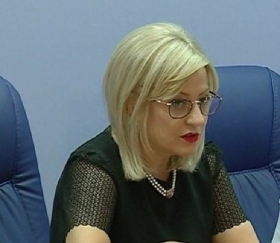 Vila luksoze e ministres së Arsimit, Lindita Nikolla