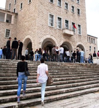 Përse po shkelen afatet dhe ligji për zgjedhjet në arsimin e lartë