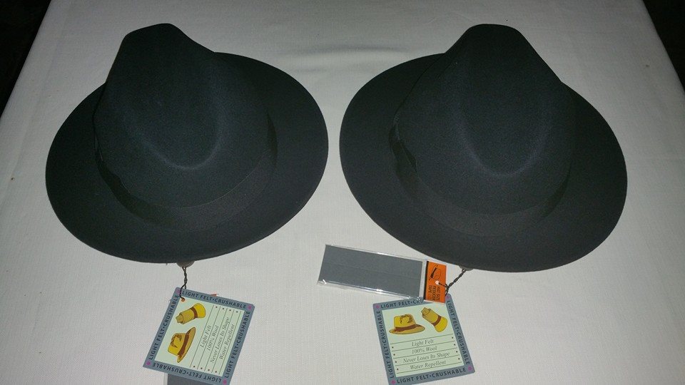 Ndocaj porosit kapele të personalizuara për Ramën e Metën