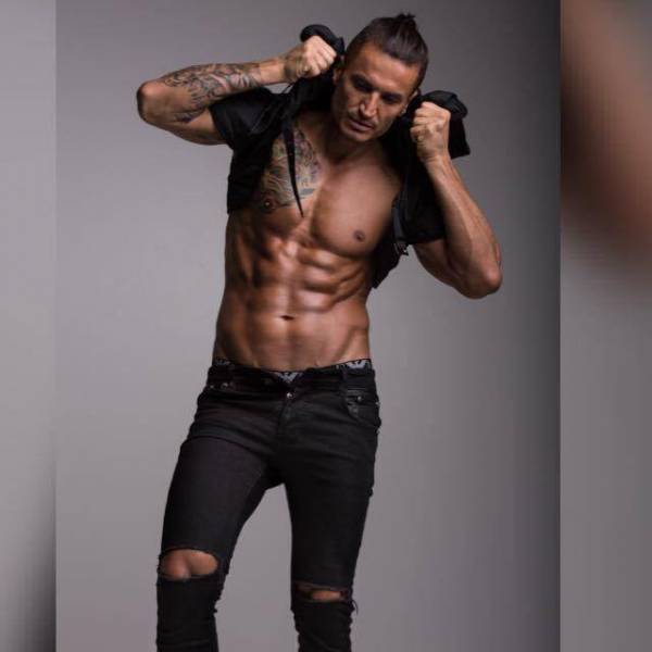 Rrëfen modeli tropojan: Në shtrat me deputeten