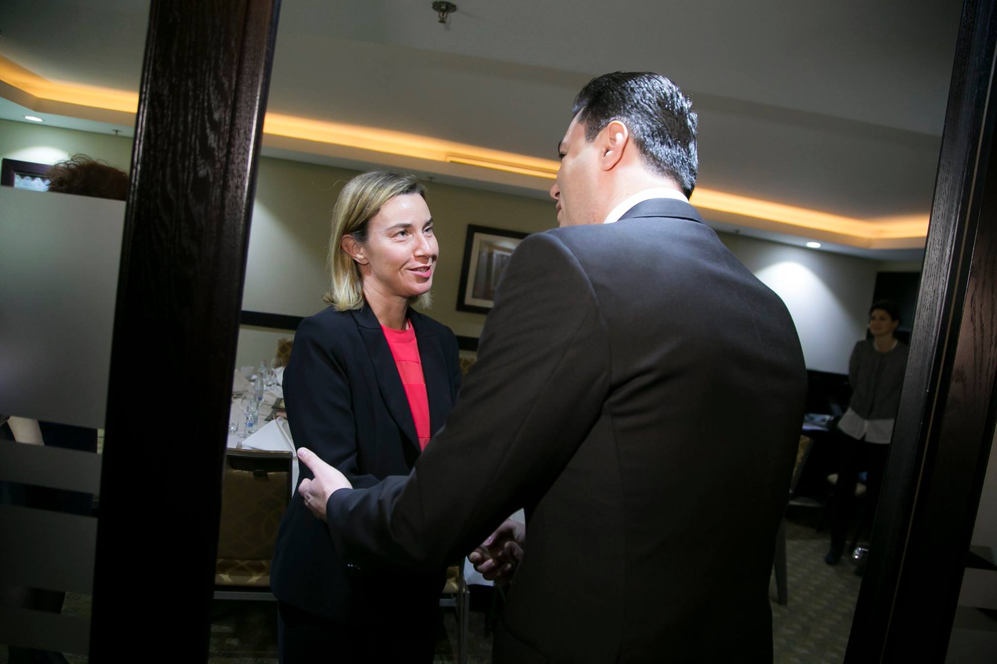 Basha takon Mogherinin: Shqipëria në BE nuk mund të jetë ajo e Prengëve, Bushëve, Ndokëve, Roshëve