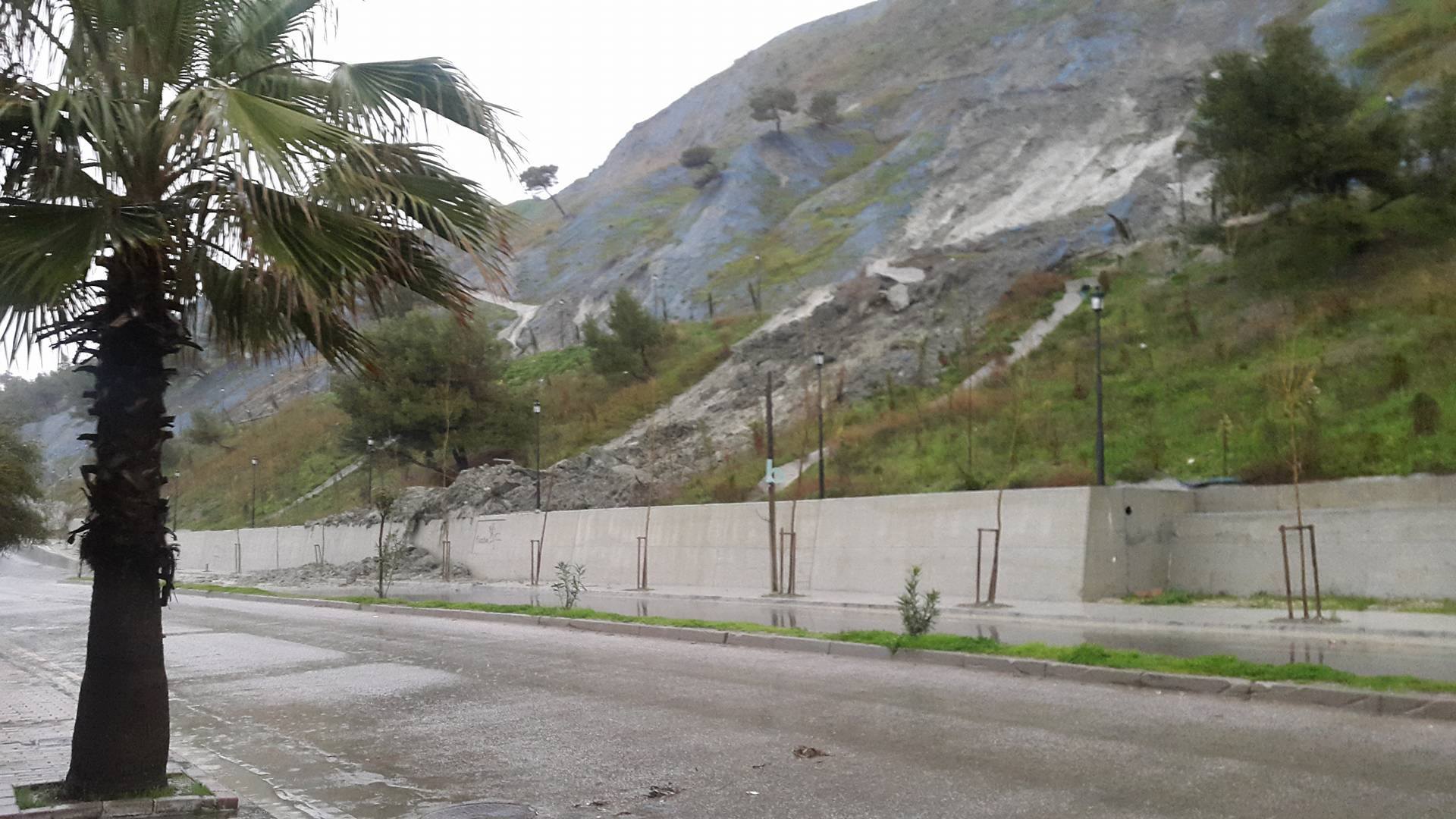 Bllokohet rruga në Currila, kodra rrëshqiti sërish