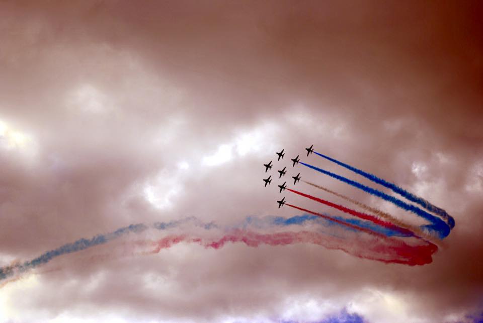 Spektakël i vërtetë në qiellin e Tiranës