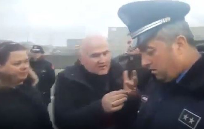 Durrës, INUK dhe Policia e Shtetit tentojë prishjen pa shkresë të karburantit në Maminas (video)