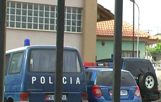 Korçë, goditet me mjete të forta në kokë një 48-vjeçar