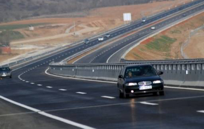 Serbi, miratohet projekti i autostradës, mallrat serbe në Rrugën e Kombit