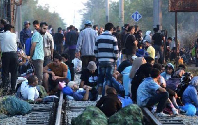 Tiranë, qeveria në bisedime sekrete me Italinë dhe Greqinë për refugjatët